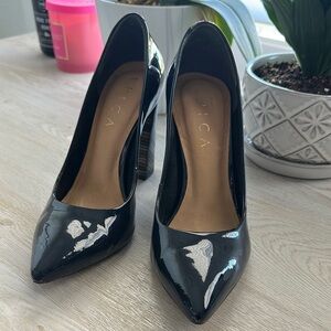 Elegant Navy Blue Leather Pumps — Like New❗️